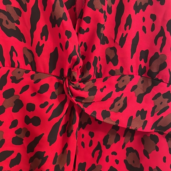 Red leopard print asymmetrical blouse - Picture 2 of 5